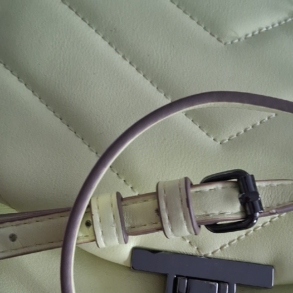 Elegant Lime Quilted Shoulder Bag - Picture 5 of 10